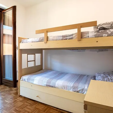 Terraced House On The Lakeside Of - Larihome A04 赫拉弗多纳