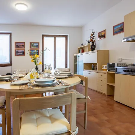 Terraced House On The Lakeside Of - Larihome A04 Apartmán